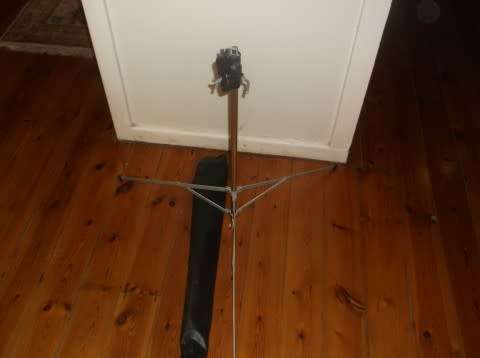 PROJECTOR SCREEN TRIPOD